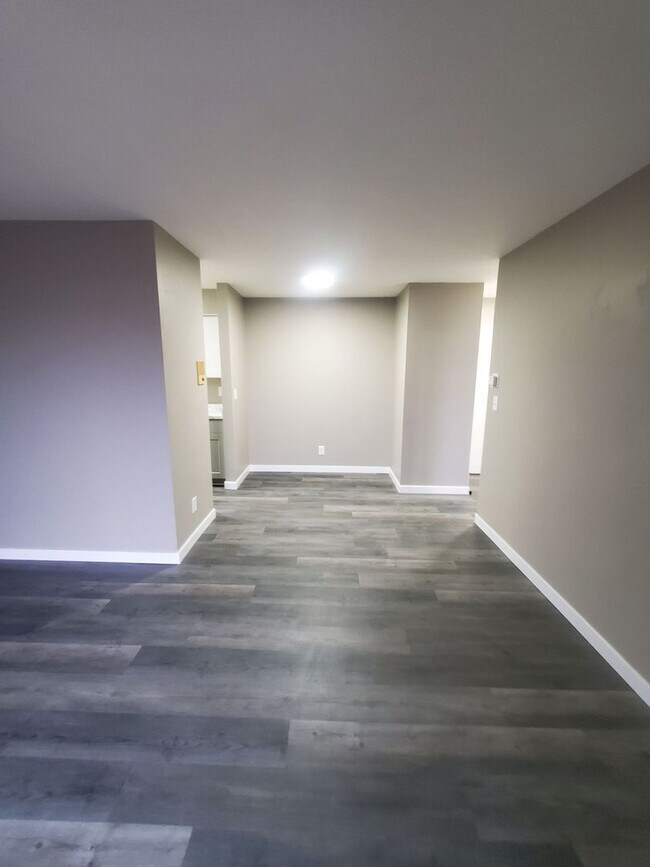 Interior Photo - 1710 Elder St. (10 Unit)