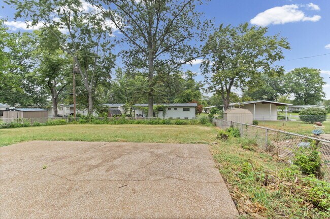 Building Photo - 2615 Flamingo Dr