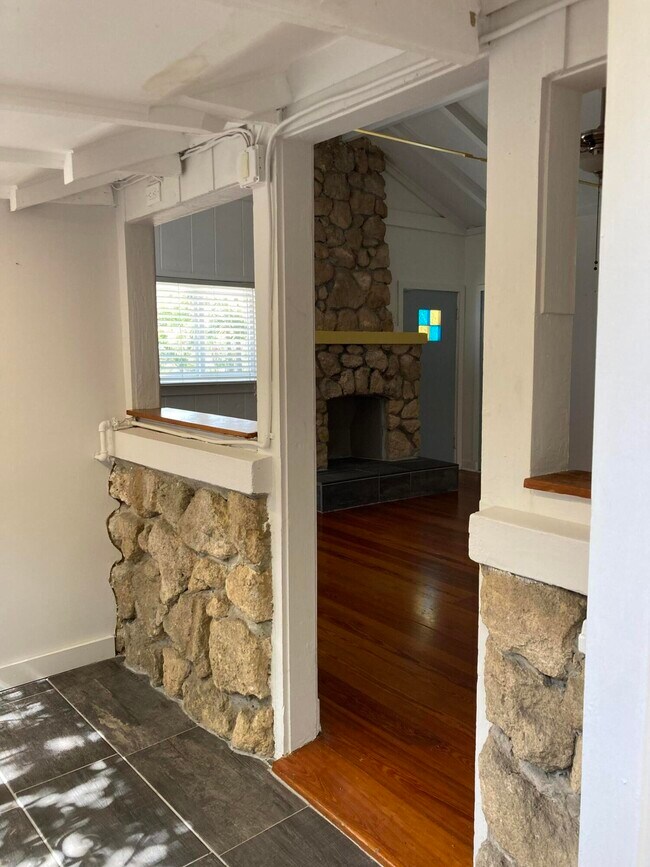 Building Photo - 824 35th St