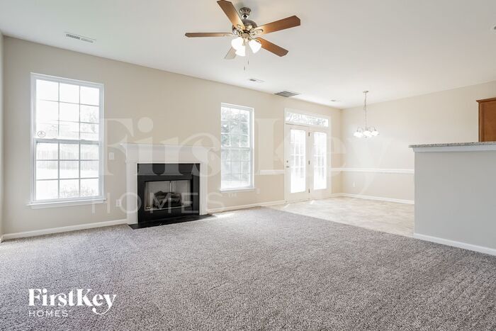 Building Photo - 705 Hawthorn Ridge Dr