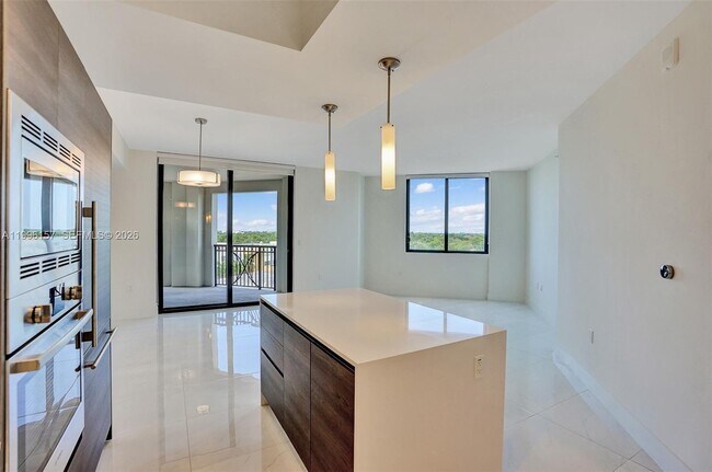 Building Photo - 301 Altara Ave