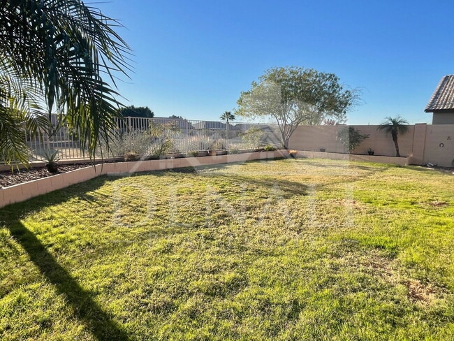 Building Photo - 465 S Wildrose