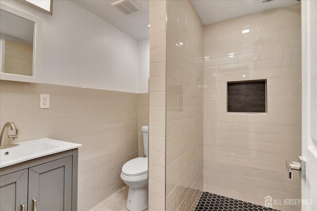 Building Photo - 5 Hilltop Ave