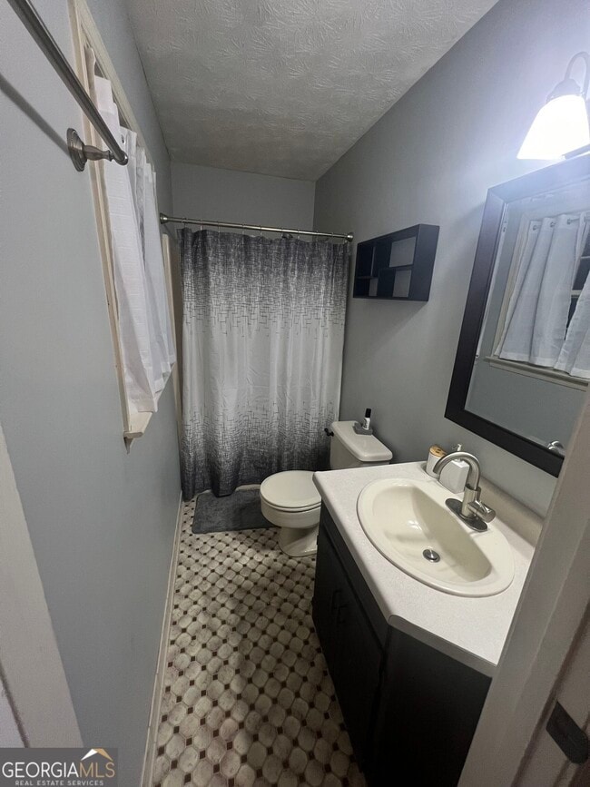 Building Photo - 527 University Cir