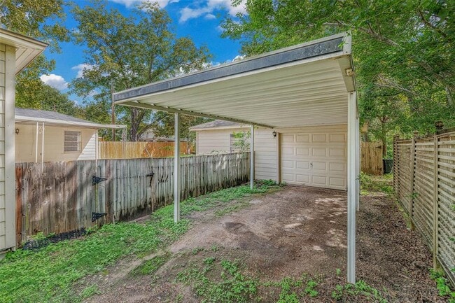 Building Photo - 1116 Kettler St