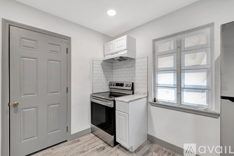 Building Photo - 506 S 11th St