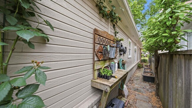 Building Photo - 1164 Misty Isle Dr
