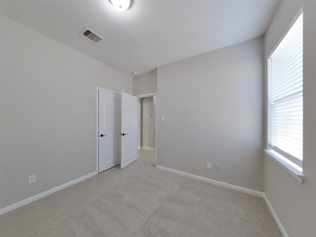 Building Photo - 7627 Daisy Port Ln