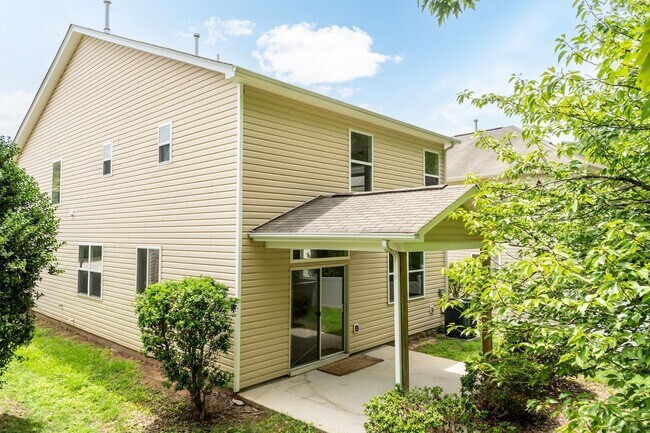 Building Photo - Four Bedroom Home in Sought After Neighborhood!