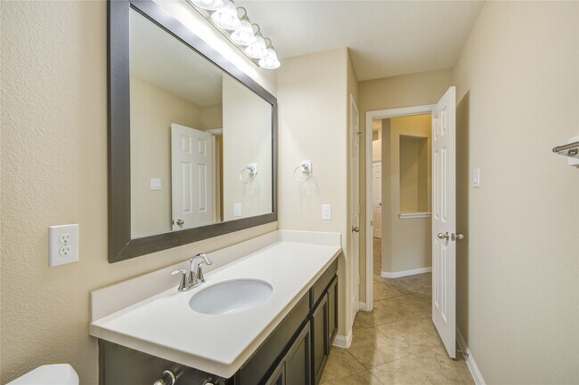 Building Photo - 26322 Creston Cliff Ct