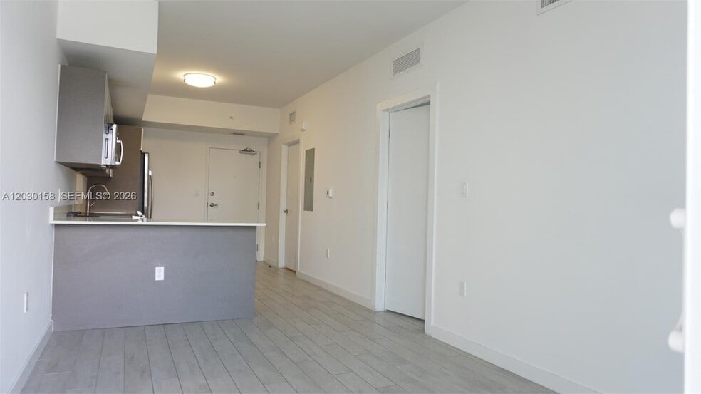 Building Photo - 321 NE 26th St