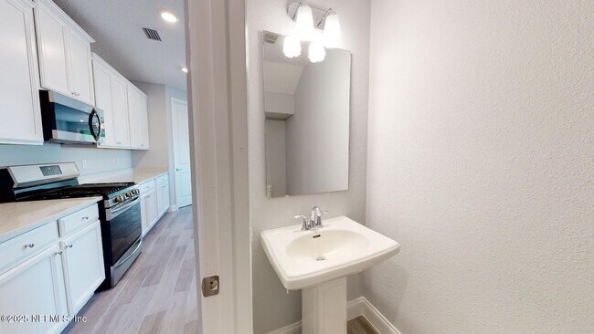 Building Photo - 307 Killarney Ave