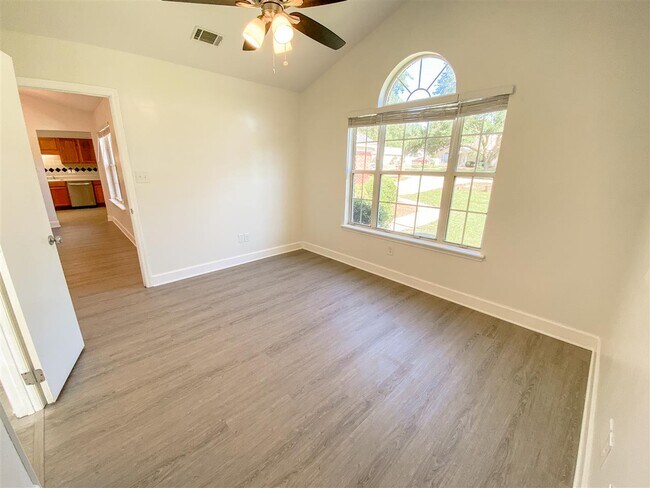 Building Photo - 1301 Sumerlin Dr