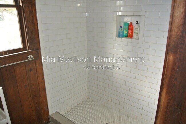 Building Photo - 1321 E 38th St