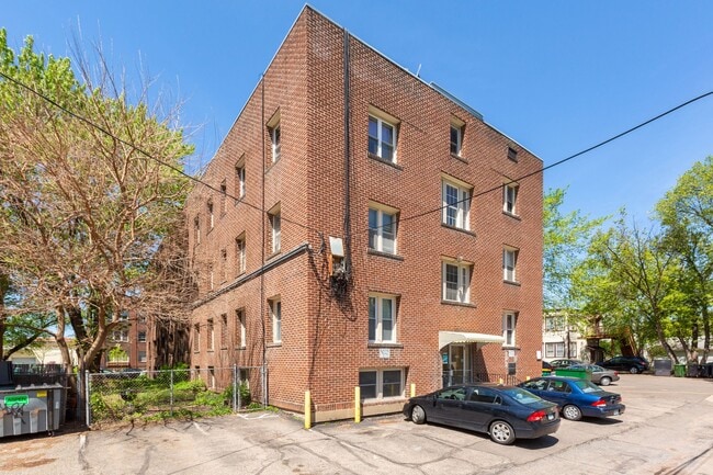 Building Photo - 2733 Girard Ave S