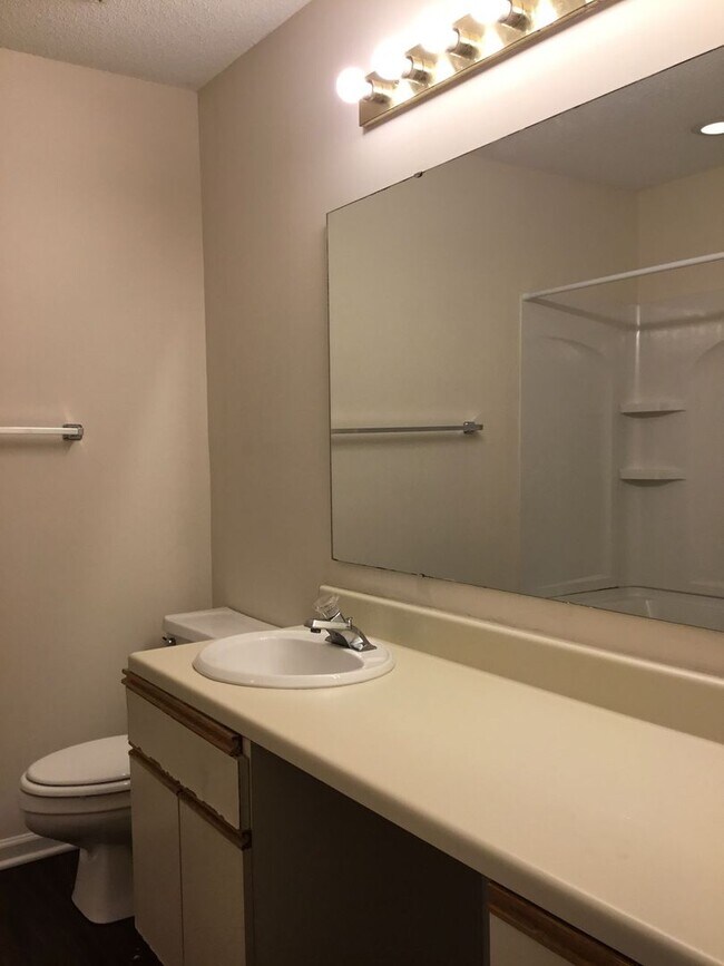 Building Photo - Located in Hunters Chase - 2 BR/2 BA w/ Fi...