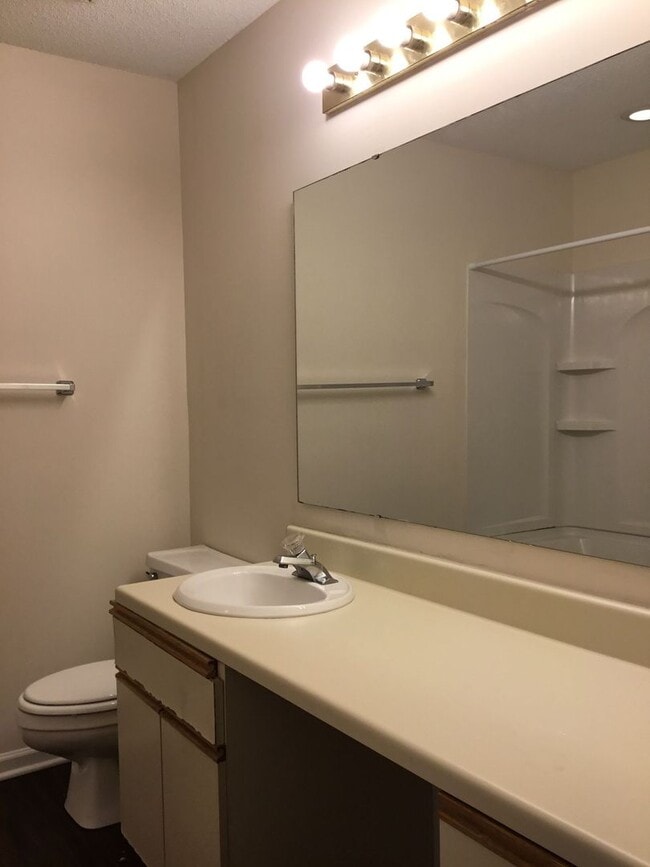 Building Photo - Located in Hunters Chase - 2 BR/2 BA w/ Fireplace, Office, & Landry Room ***MOVE-IN SPECIAL****