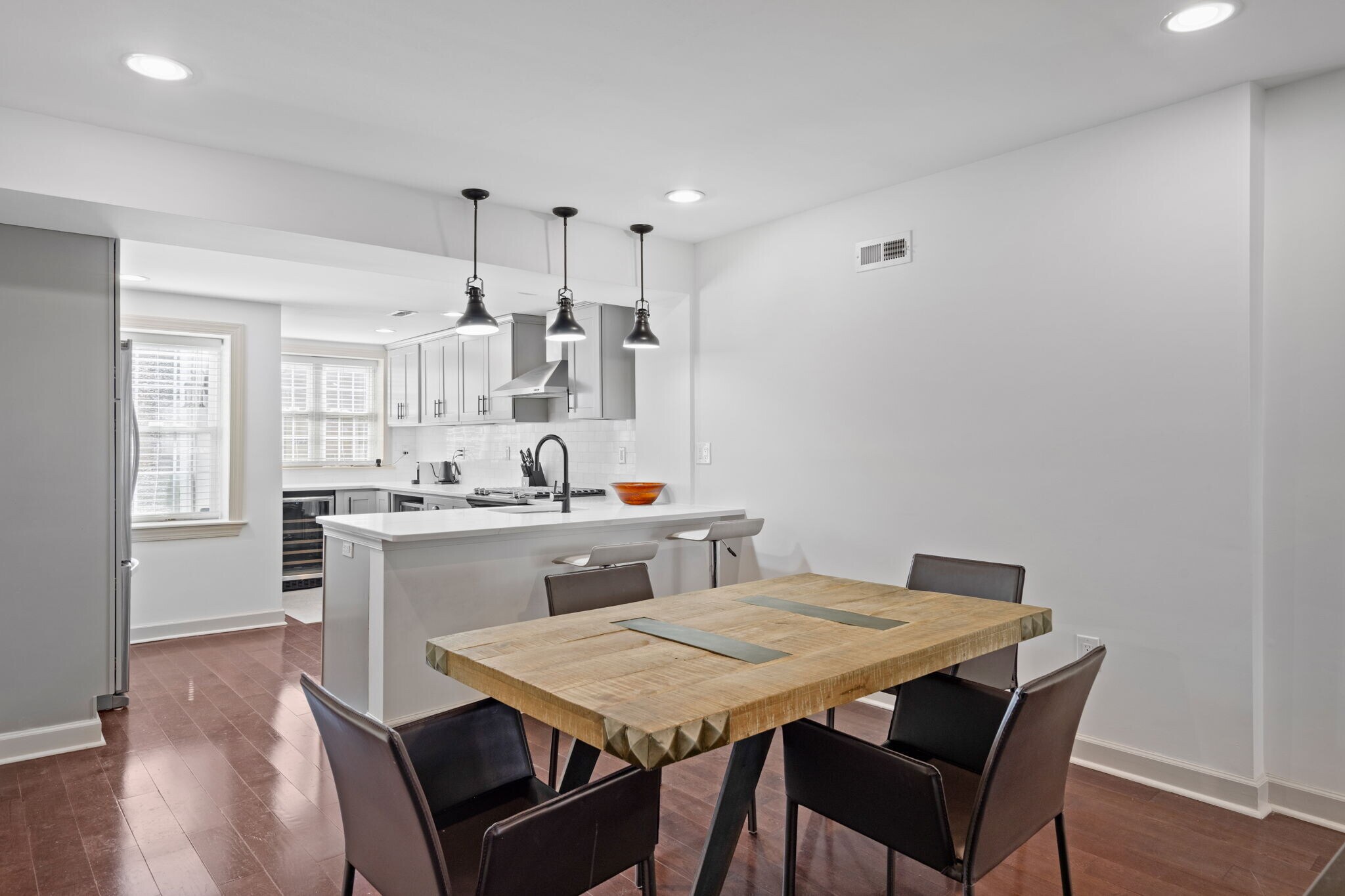 Building Photo - 710 Clymer St