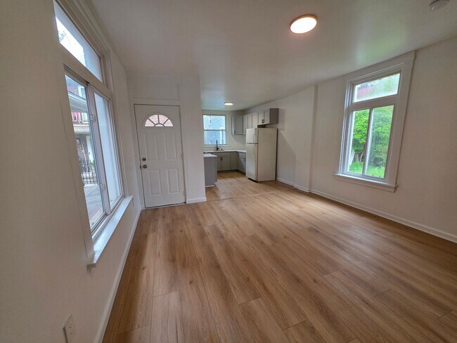 Building Photo - Space 3 bed 1 bath house for rent in Braddock!