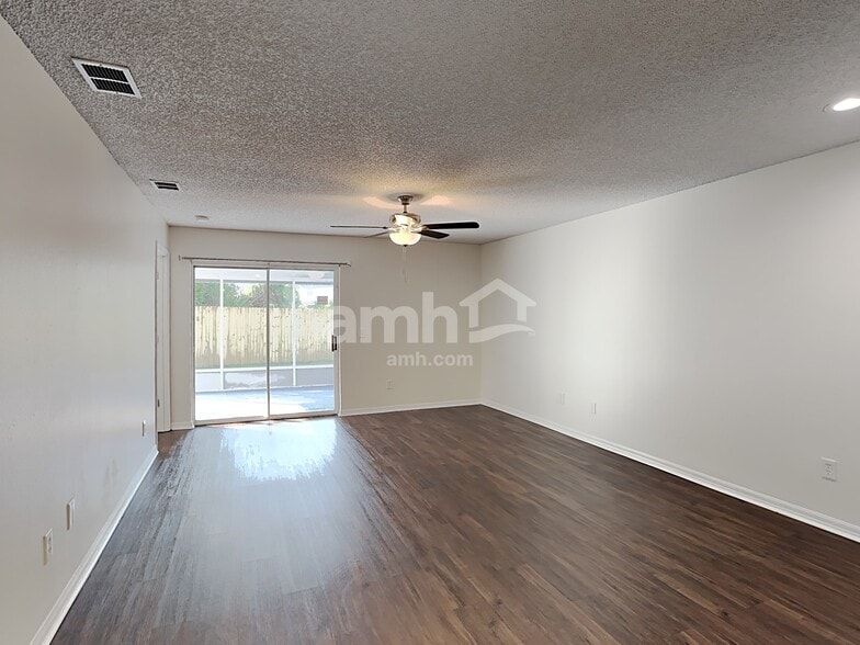 Building Photo - 2273 Heathwood Cir
