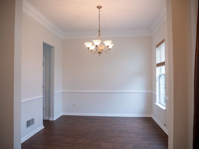 Building Photo - Your Dream Townhome Awaits!