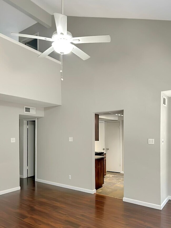 Building Photo - 2-Bed, 2-Bath Townhome with Flexible Floor...