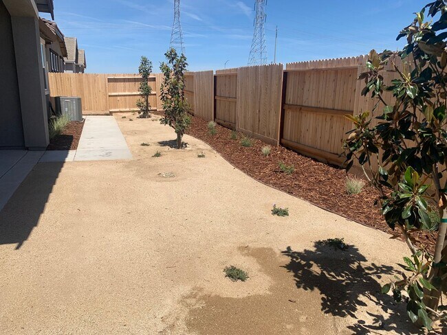 Building Photo - Brand NEW 4 bedroom 1 story home Rancho Co...