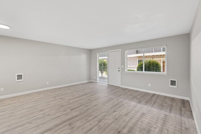 Building Photo - Ground floor apartment