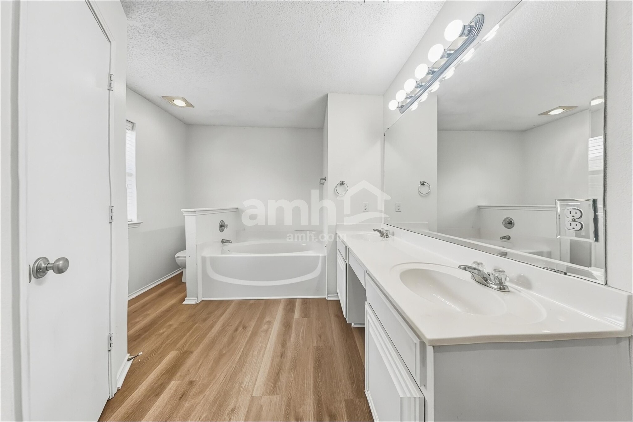Building Photo - 413 Bretts Way