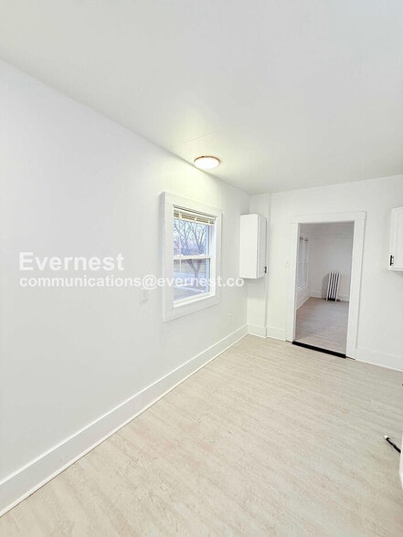 Building Photo - 8939 Dexter Ave