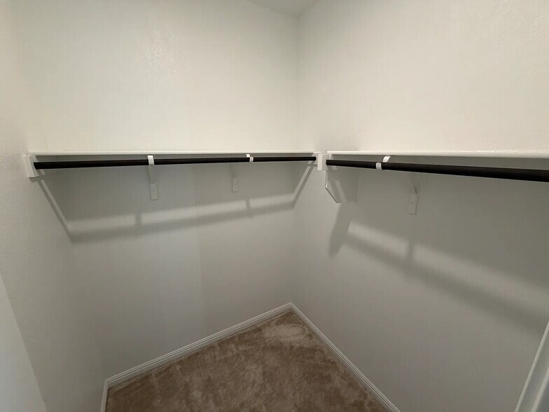 Building Photo - Room in House on Regatta Trl