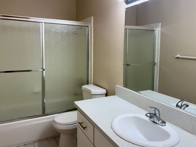 Building Photo - Bright and Updated 1 Bedroom 1 Bath Upstai...