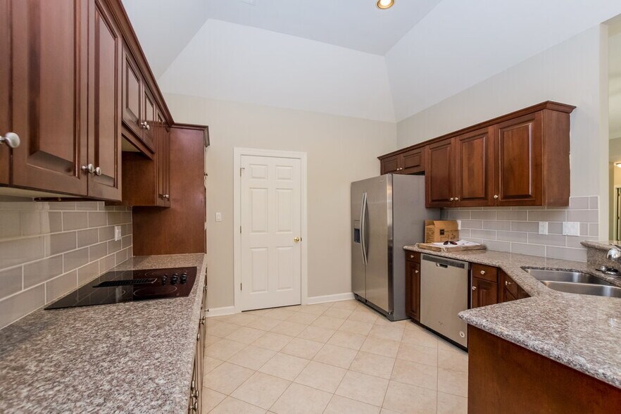 Building Photo - 9424 Arborview Ct