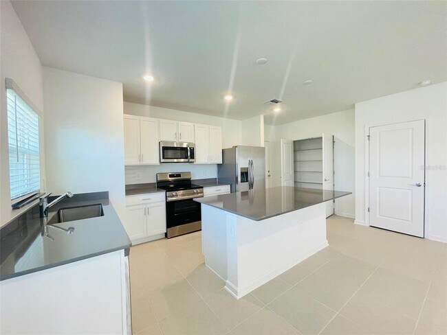 Building Photo - 7333 Ivy Tendril Ave