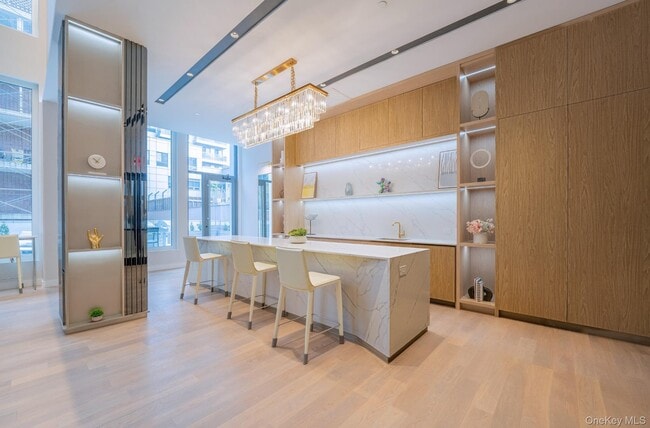 Building Photo - 136-18 Maple Ave