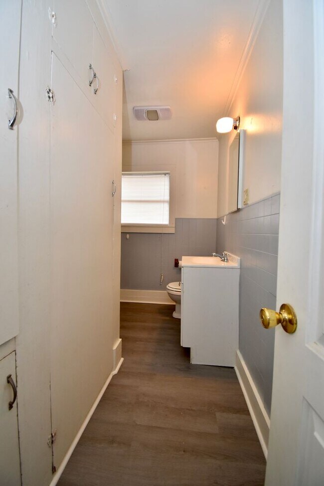 Building Photo - 3 Bed 1 Bath Home!