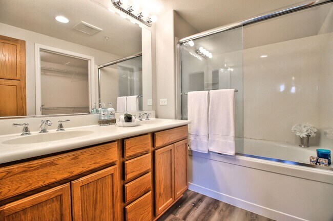 Building Photo - Luxury 2-Bedroom Monte Vista Condo with Downtown Views & Monthly House Cleaning Included