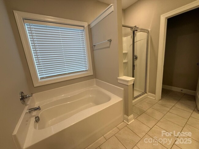 Building Photo - 121 Pine Eagle Dr