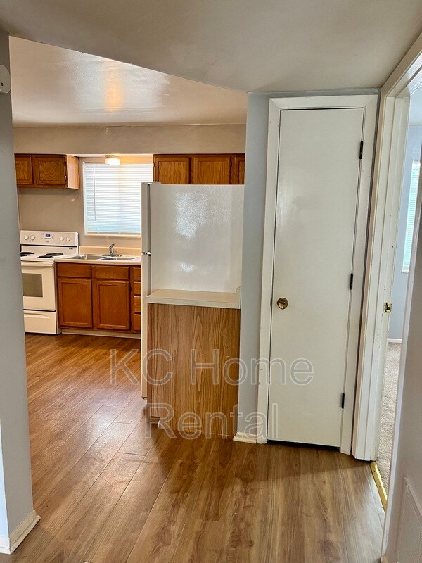 Building Photo - 2212 NE 77th St