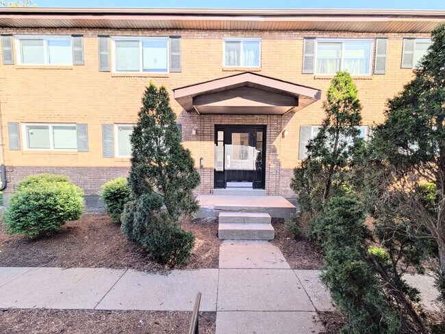 Building Photo - 6722 Colony Acres Dr