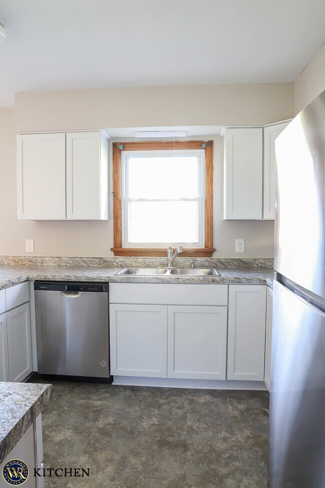 Kitchen - 704 McCullum Ave