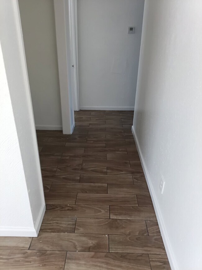 Building Photo - 6200 W Tidwell Rd