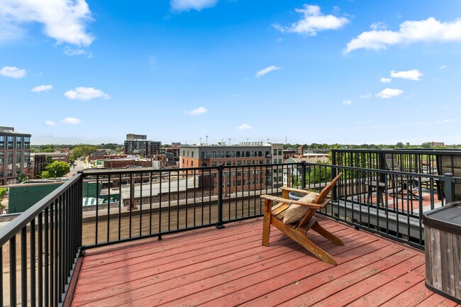 Building Photo - 2003 Brooklyn St