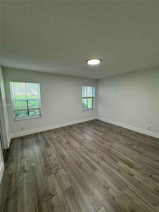 Building Photo - 4136 Pine Ridge Ln