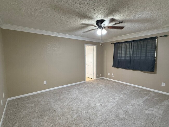 Building Photo - 12539 F Bar Dr