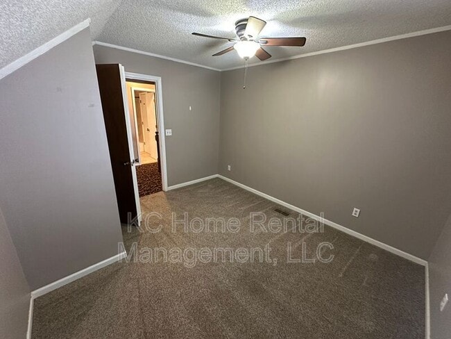 Building Photo - 11747 Oakmont St