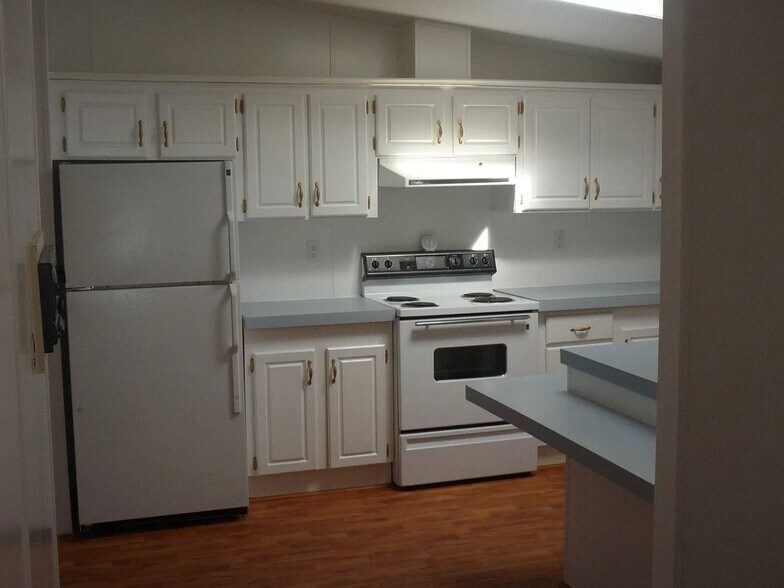 Building Photo - 4530 Skyline Dr