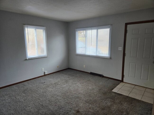 Building Photo - 2264 5th St SW