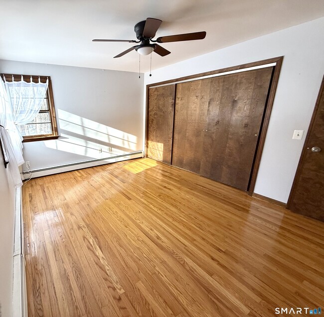 Building Photo - 27 White Oak Rd