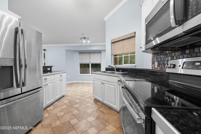 Building Photo - 6840 SW 80th Dr